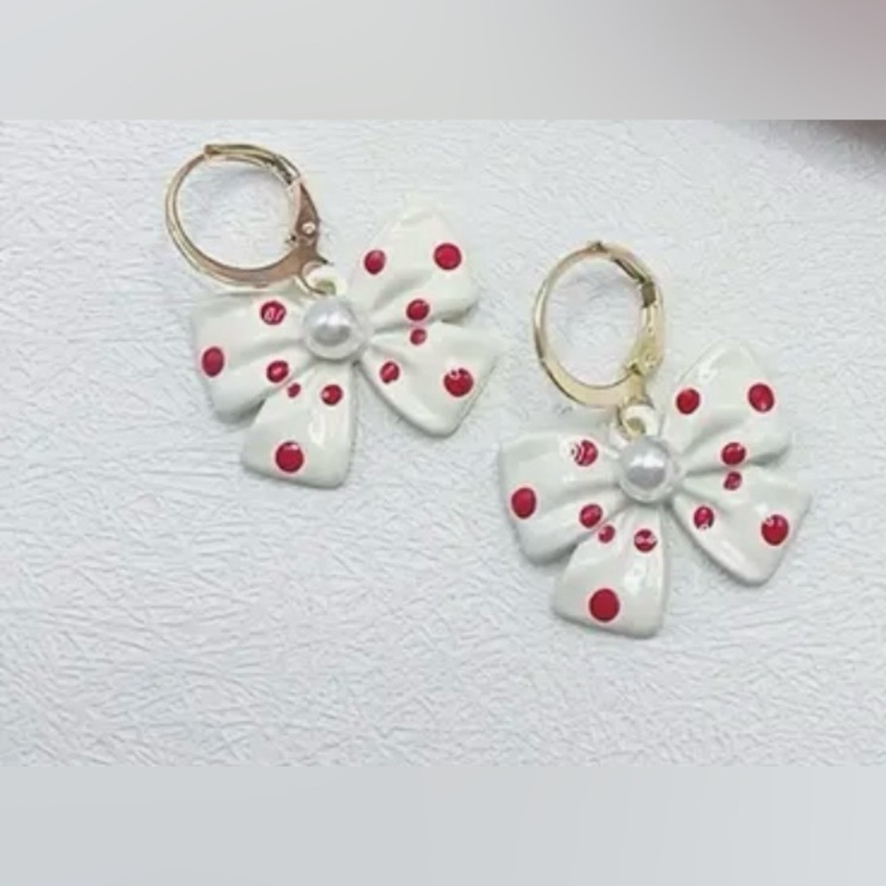 Bow Necklace & Earring Set
Stocking Stuffer - Picture 5 of 6